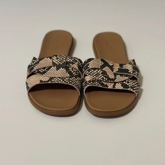 Universal Thread Snake Print Slide Sandals Size: 5.5 - Picture 4 of 5